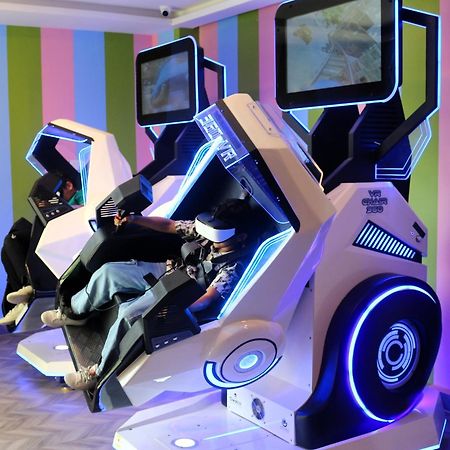 Lagoona Beach Luxury Resort And Spa Манама Екстериор снимка A racing simulator