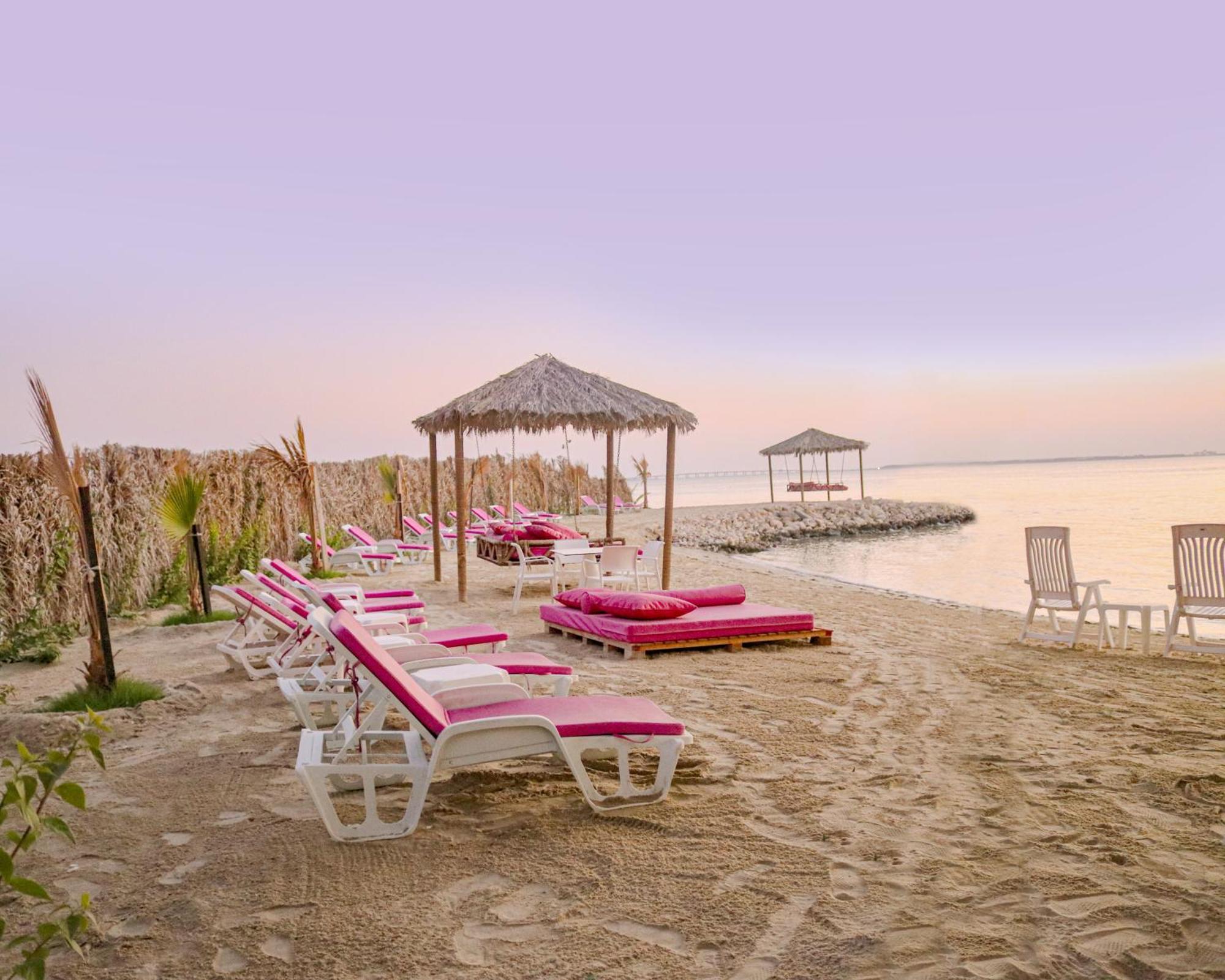 Lagoona Beach Luxury Resort And Spa Манама Екстериор снимка Beach at the resort