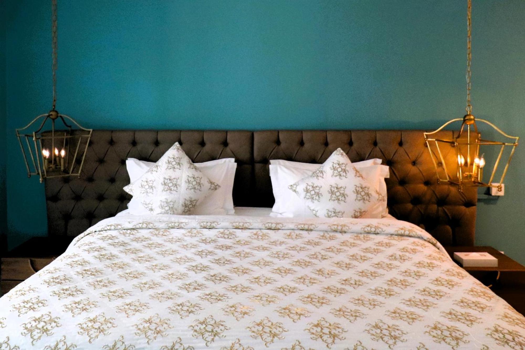 Lagoona Beach Luxury Resort And Spa Манама Екстериор снимка A bed with a duvet