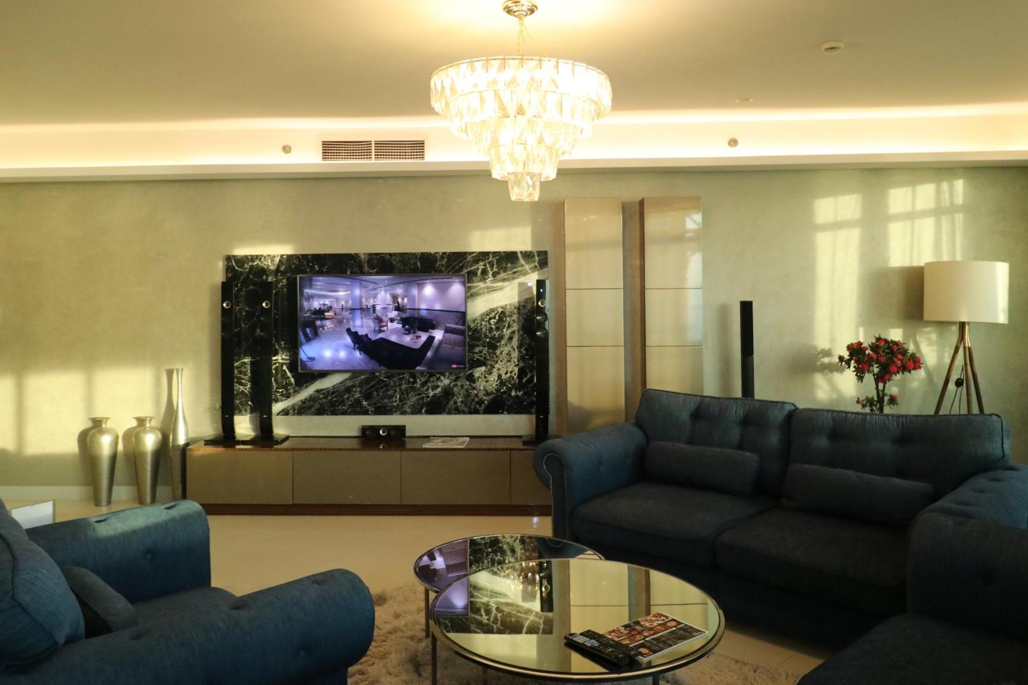 Lagoona Beach Luxury Resort And Spa Манама Екстериор снимка A living room with a television