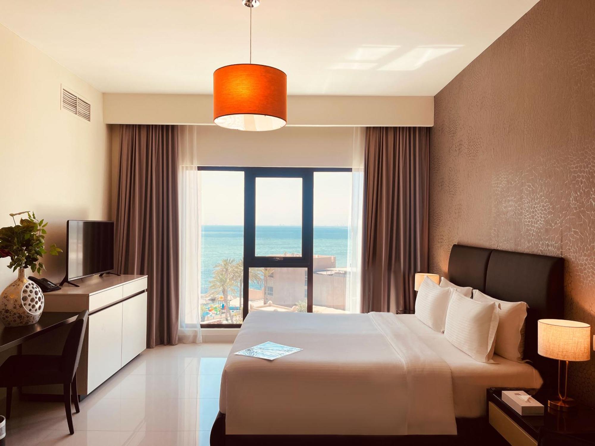 Lagoona Beach Luxury Resort And Spa Манама Екстериор снимка A bedroom at the hotel